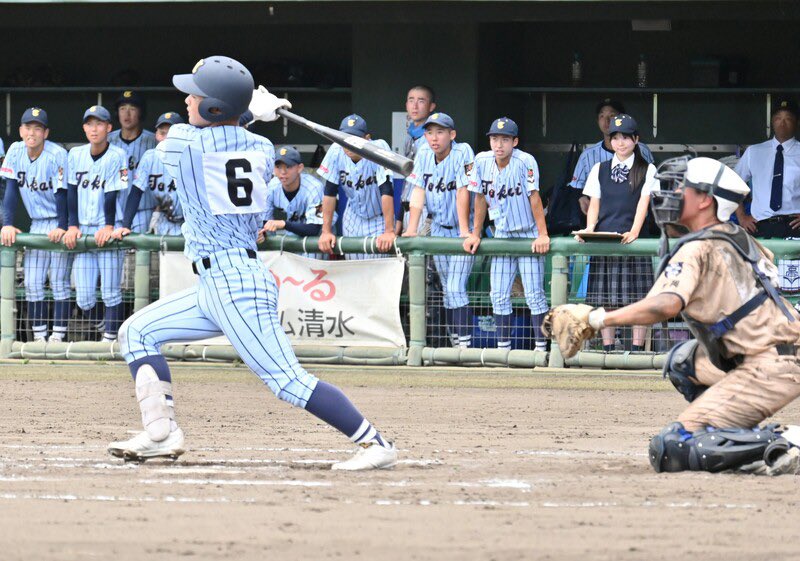 sports_shizuoka's tweet photo. ＃東海大翔洋中 時代に全国制覇した元チームメートが敵味方に分かれて高校最後の夏を戦いました。翔洋中出身で、＃清水桜が丘高 に進んだ石川星一選手と ＃東海大翔洋高 の伏見響選手。石川選手が四回に一時勝ち越し打を放つと、お返しとばかりに伏見選手も八回に右翼にホームランを放り込みました https://t.co/v64O5vMlvo