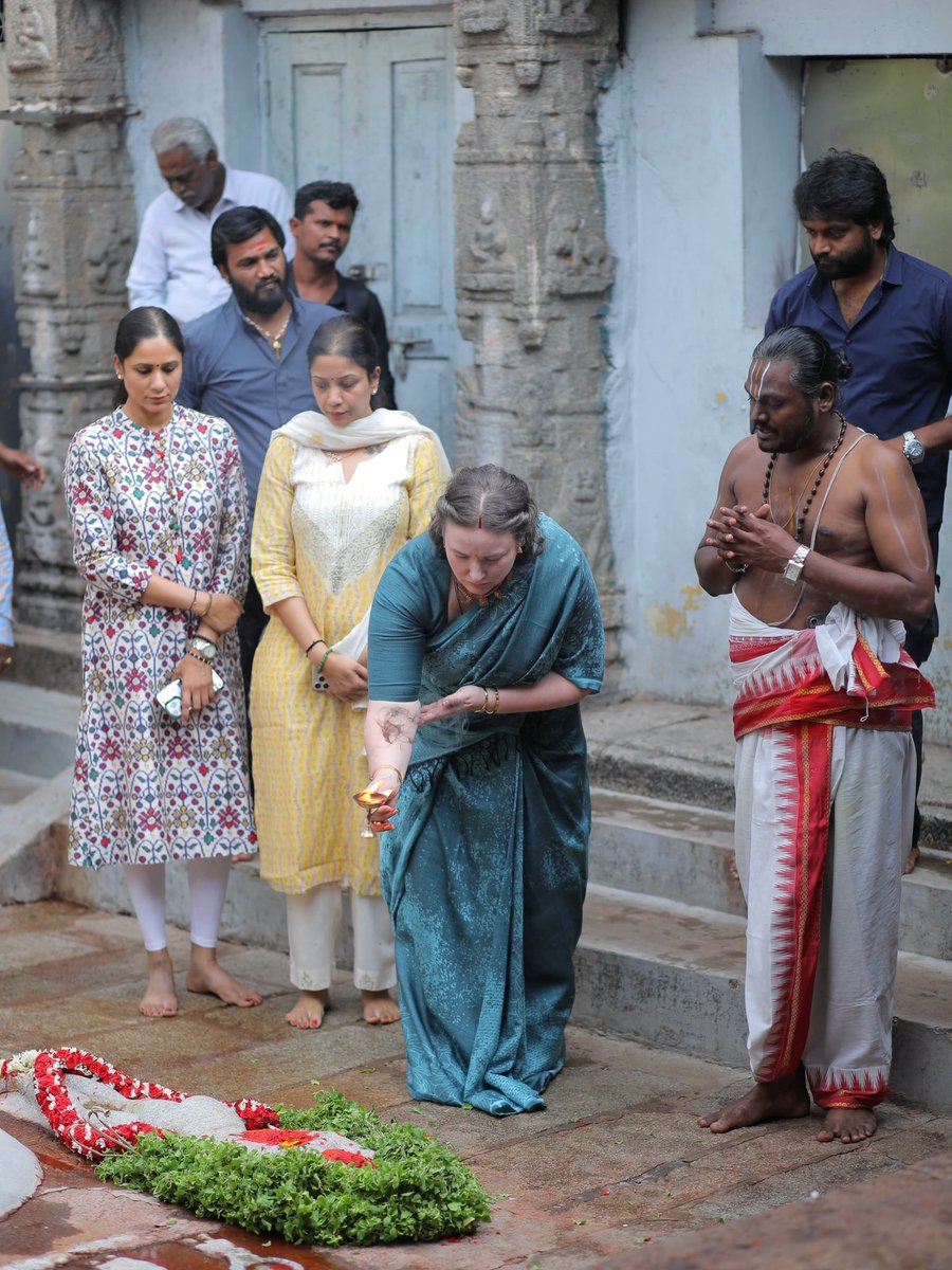 TeluguChegu's tweet photo. Anna Konidela 

She is an European by birth where personal choice of liberty is supreme …. And she chose devotion as choice 

These are the  most powerful images of Sanatana Dharma… 

One tonsuring hair for kid’s health 
Two barefoot walk to tirumala uphills for husband’s health