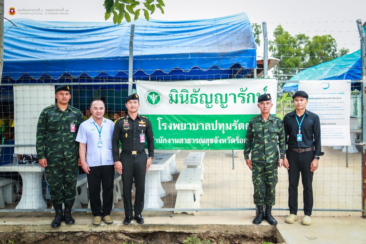 BINF161's tweet photo. ตรวจเยี่ยมให้กำลังใจการปฏิบัติงาน
พ.ท.จิรานุวัฒน์  ศรีหอม ผบ.ร.16 พัน.1 เข้าตรวจเยี่ยมห้กำลังใจกำลังพลของหน่วยฯในการดำเนินงาน มินิธัญญารักษ์ โรงพยาบาลปทุมรัตต์ อ.ปทุมรัตต์ จ.ร้อยเอ็ด  
#กองพันทหารราบที่1กรมทหารราบที่16
#ค่ายประเสริฐสงคราม
#กองพลทหารราบที่6
#กองทัพภาคที่2 https://t.co/mguKlqbUXt
