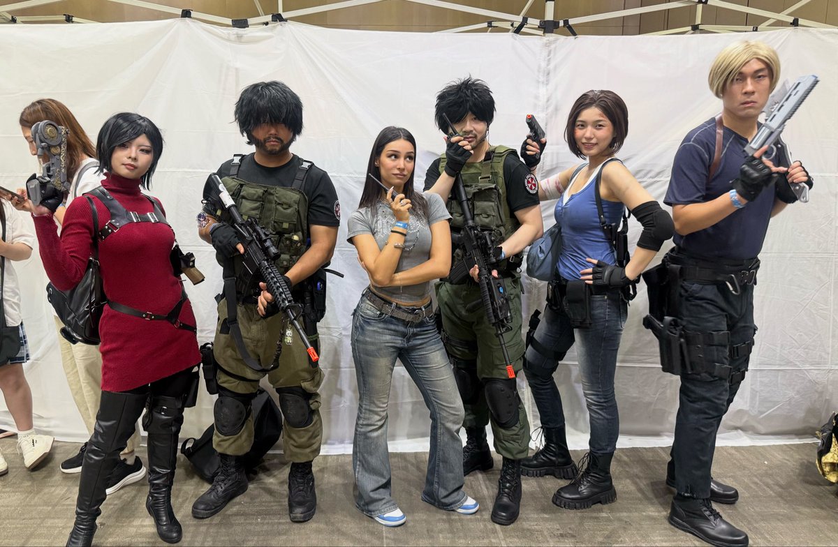 Inneshx's tweet photo. Did not expect to meet so many of my crushes in one day, what a blessing! 

Definitely gonna start cosplaying in the next upcoming convections. 
@comicw #comicworld #residentevil #jjk https://t.co/EdHbOL0VHm