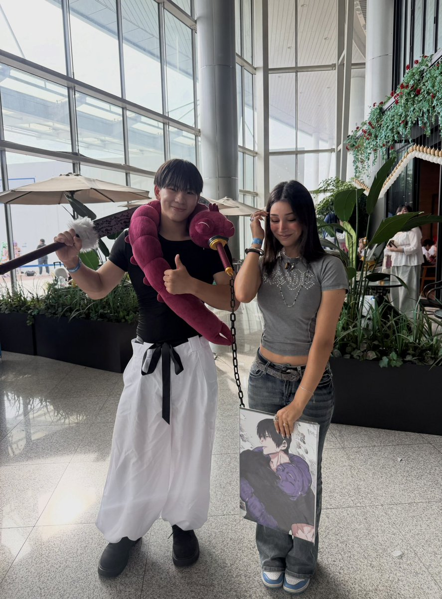 Inneshx's tweet photo. Did not expect to meet so many of my crushes in one day, what a blessing! 

Definitely gonna start cosplaying in the next upcoming convections. 
@comicw #comicworld #residentevil #jjk https://t.co/EdHbOL0VHm