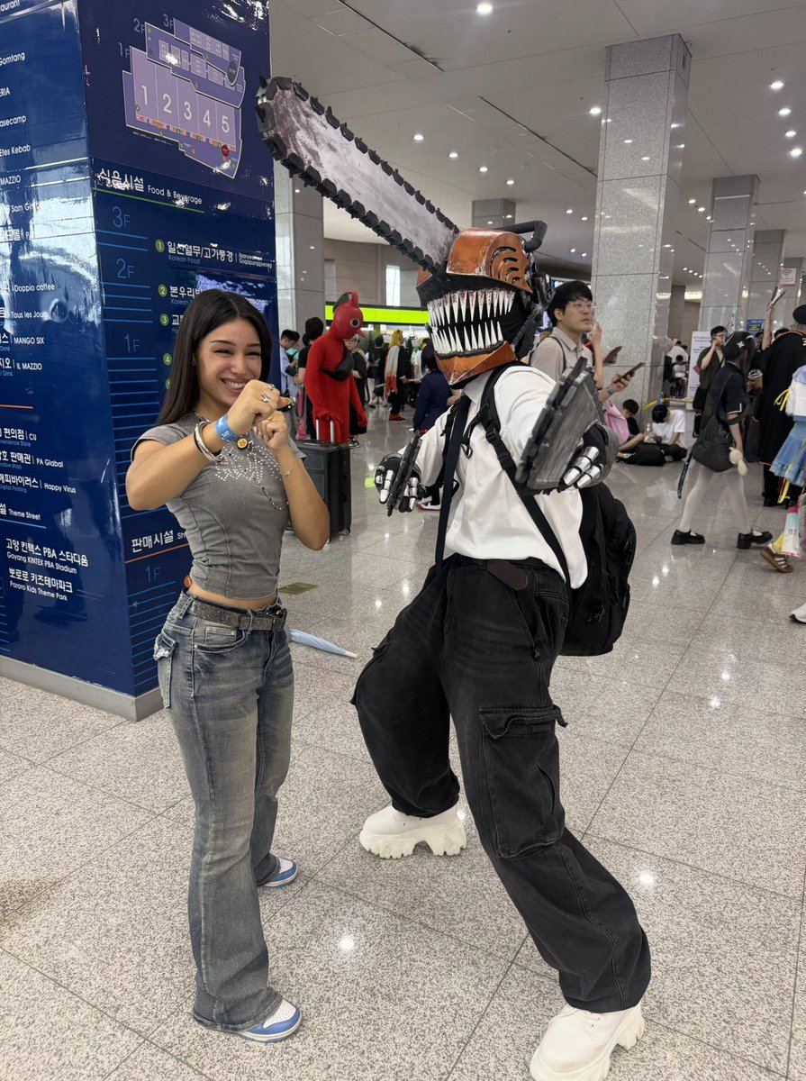 Inneshx's tweet photo. Did not expect to meet so many of my crushes in one day, what a blessing! 

Definitely gonna start cosplaying in the next upcoming convections. 
@comicw #comicworld #residentevil #jjk https://t.co/EdHbOL0VHm