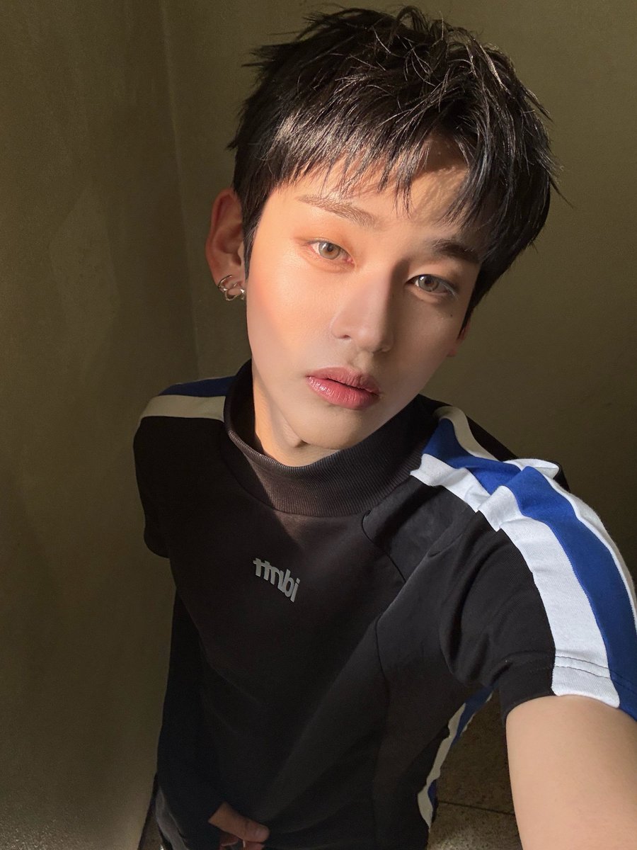 idntt_cosmo's tweet photo. 첨 Kids Return💙 드디어 만났어~

#idntt #아이덴티티
#yesweare #토와 #towa https://t.co/Y61cWv8cfe