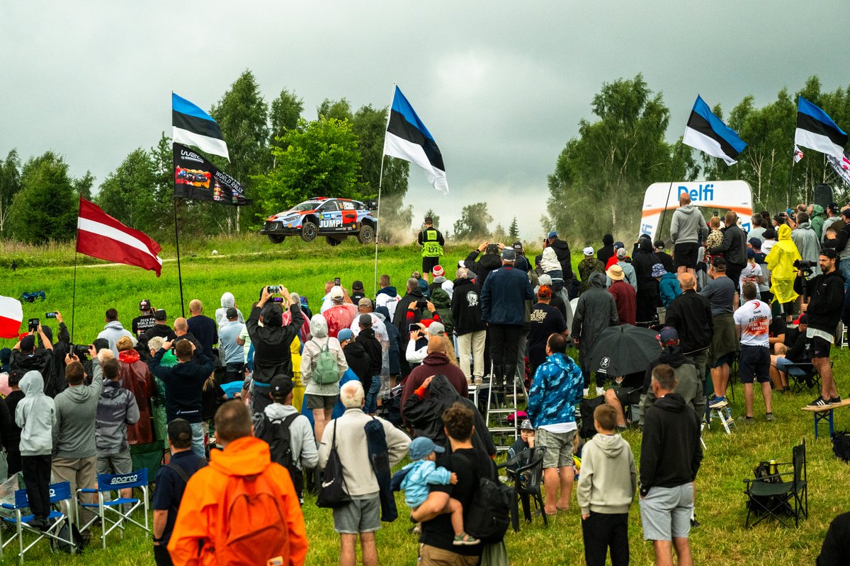 RallyRACC's tweet photo. @samipajari @SalminenMarko @RallyEstonia 𝓓𝓻𝓲𝓿𝓮𝓻𝓼' 𝓒𝓱𝓪𝓶𝓹𝓲𝓸𝓷𝓼𝓱𝓲𝓹 𝓢𝓽𝓪𝓷𝓭𝓲𝓷𝓰𝓼 (𝓐𝓯𝓽𝓮𝓻 𝓡𝓸𝓾𝓷𝓭 𝟗 𝓸𝓯 𝟏𝟒):
🥇 E. Evans - 177 pts
🥈 T. Katsuta - 152 pts
🥉 S. Pajari - 144 pts

📷 Red Bull Content Pool

#𝚁𝚊𝚕𝚕𝚢𝚁𝙰𝙲𝙲 https://t.co/KlYET9H55Q