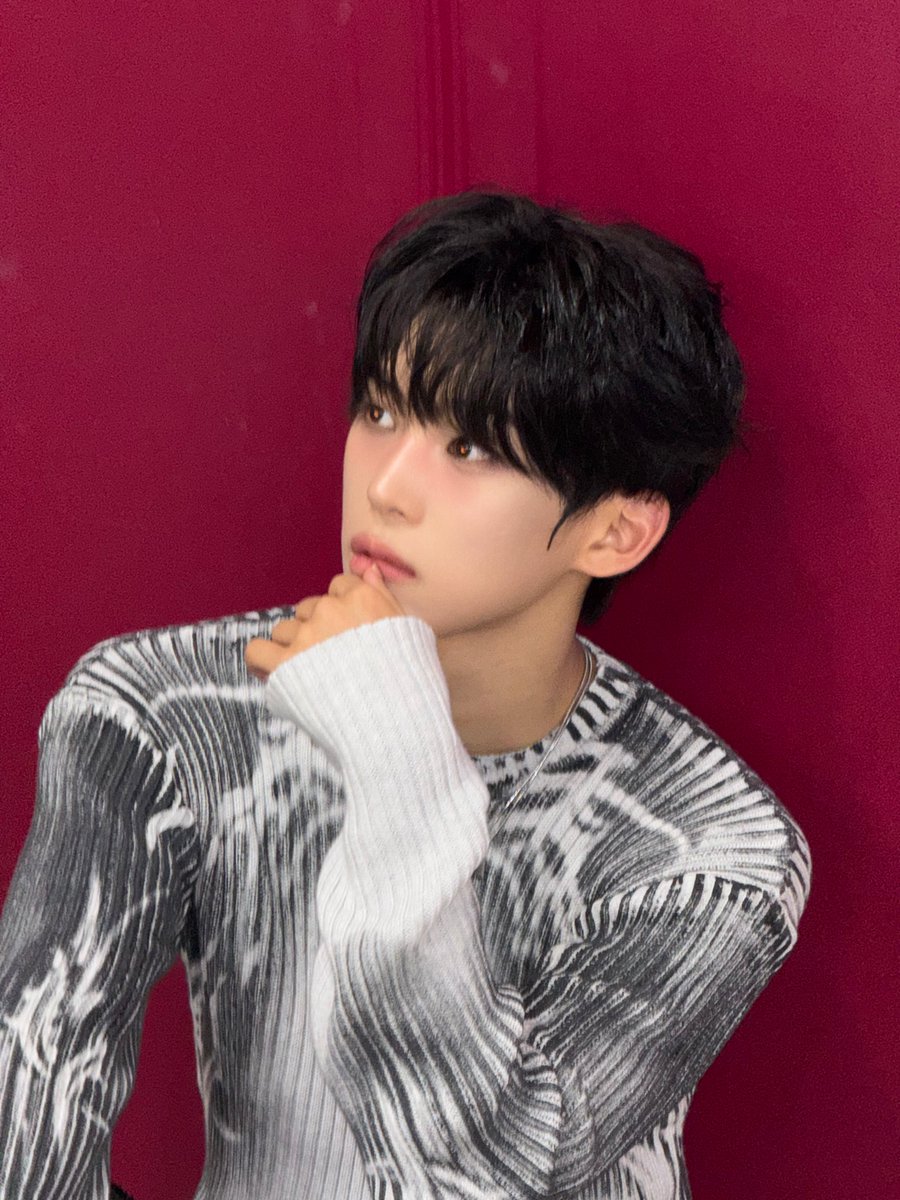 idntt_cosmo's tweet photo. Red Red 😮

#idntt #아이덴티티
#unevermet #김도훈 #kimdohun https://t.co/STKabg69kM