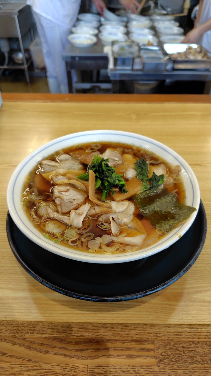 kazuendou's tweet photo. 本日も新潟観光。新発田城址からお寺巡って長岡方面へ。
お昼は長岡ラーメンのあおきやさんに。生姜の風味が食欲誘ってでスルスルと😄
その後は日本酒（久保田、八海山）の酒造直売所めぐりやっておりました。 https://t.co/s47cqzGfEV