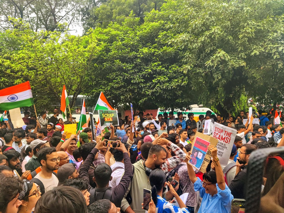 TaufiqBiryani's tweet photo. Despite the valid criticism and the possibility that this entire protest may ultimately lead to nothing, today still feels like a testament to our collective consciousness. Thousands inside, thousands still approaching, all united by the simple belief that showing up matters. https://t.co/d7TEuUV5H4