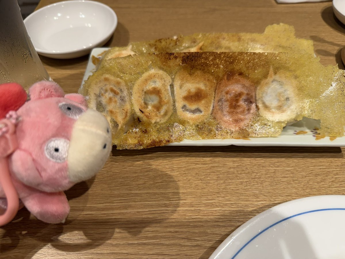 yaanyadon's tweet photo. こんにちは♪
7月忙しく全然ヤドンちゃんのぬい活出来ず・・・
この3連休はいっぱい休んで、ぬい活も😊💕
餃子好き中国ヤドンちゃん❤️
#ヤドン
#ヤドン大好き
#ぬい活
#yadon
#slowpoke https://t.co/hvMmnOsCRV