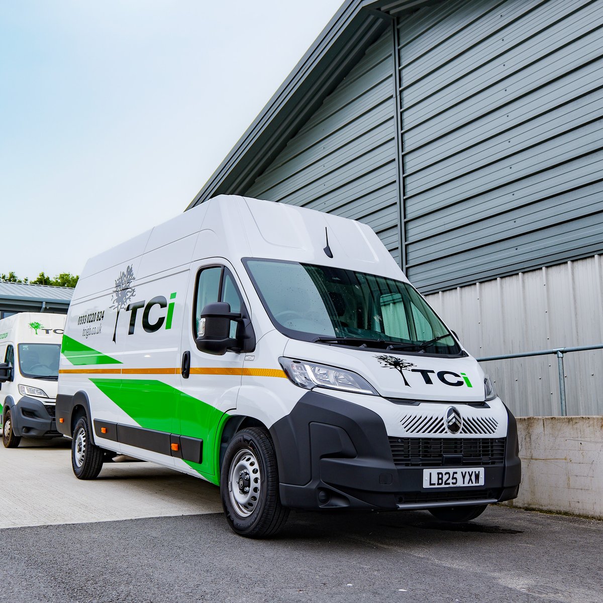 TCiGB's tweet photo. We're pleased to share the successful completion of a two-phase furniture removal and reinstallation project for one of our clients at a site in Wigan📍

The TCi team removed 28 existing 1400mm desks and installed 32 new 1200mm workstations over 2 floors. 👷

#TCitakescareofit https://t.co/LTGbkVL9QV