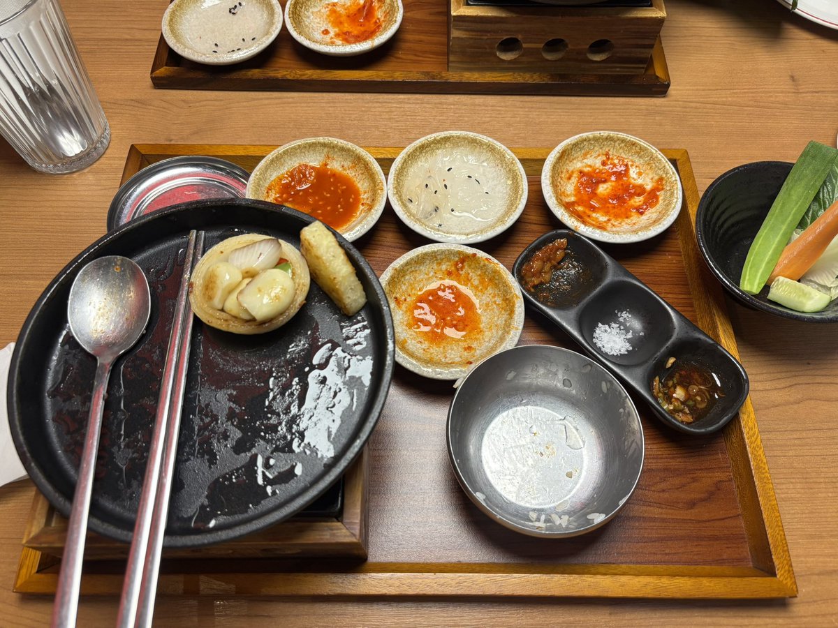 mjmndss's tweet photo. firepork เทอมินอลอโศกอร่อยจัด การันตีจากคนที่ไม่เคยกินข้าวหมดเลยแบบฉัน แบบเซ็ทคือคุ้มมาก หมูเลือกได้ว่าจะเอาสามชั้นหรือสันคอ https://t.co/z4uYFxSRxH