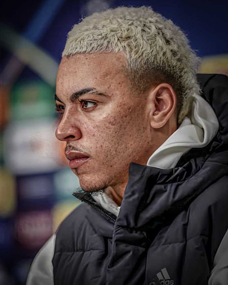 CfcNiel's tweet photo. Buying a 23-year-old on a 7-year contract means BlueCo are still sticking to their long-term vision... but spending a club-record £117m on Morgan Rogers proves Xabi Alonso has total control over the names.

We haven't seen an manager get this kind of backing under this ownership group before.
It's a massive statement of intent, but the real tactical puzzle begins now. 

How does Alonso start both Rogers and Palmer together? 👇👀 #CFC