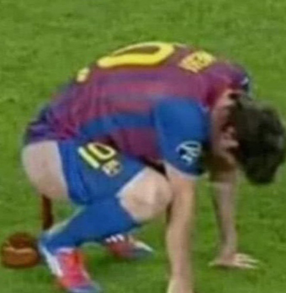 VendettaFromUrf's tweet photo. Last night Messi... #Fıfaworldcup #messi https://t.co/oJ9eqL2Vra