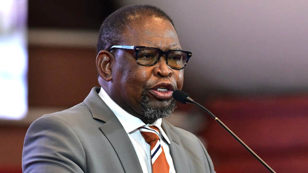 ThabangSuccess8's tweet photo. @OmphileMaotwe @veronica_mente @Sinawo_Thambo is withholding funding to the 69 municipalities not a punishment to citizens?
Where are the officials who are involved in financial mismanagement: Are they going to be left like this?
@TreasuryZ @SongezoZibi
#EFFTurns13 #VoteE https://t.co/DcpAg0cpG1
