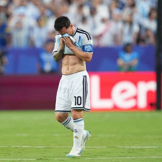 saadimalik22's tweet photo. Don't cry, Messi, we love you just the same.😭💔💔
#ArgentinaVsEspaña https://t.co/8kBOJK4gk1