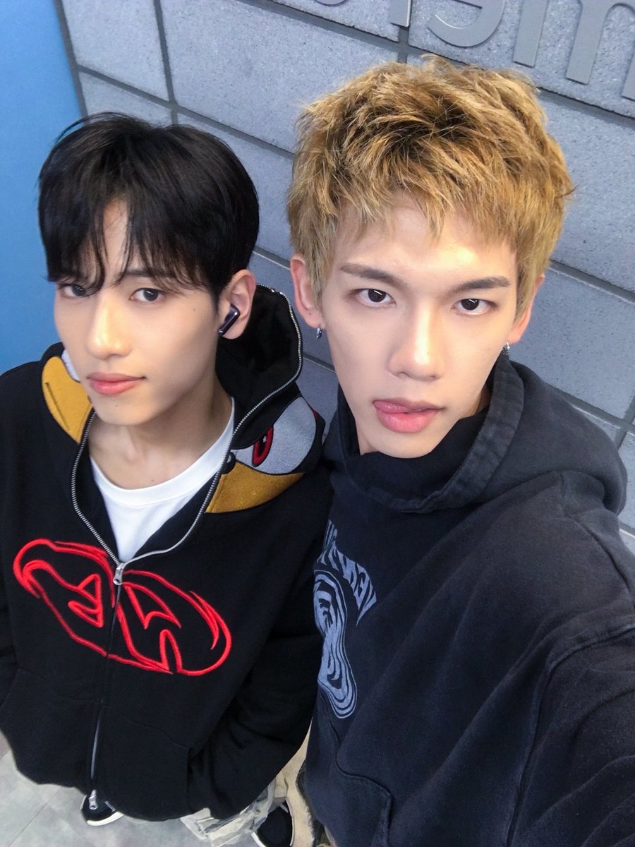 FRAMETHE_X's tweet photo. [🎞️#프더엑]

𝑰𝒏𝒕𝒓𝒐𝒅𝒖𝒄𝒊𝒏𝒈 𝑴𝒚 𝑭𝑻𝑿 𝑭𝒓𝒊𝒆𝒏𝒅
EP.01 🤩X🦅

🔗 https://t.co/BoxnPp5yET
🔗 https://t.co/hltzlPPKUB

WHO’S NEXT?

#FRAMETHEX #FTX
#프레임더엑스 #프친소
#ATO #아토 #VVAN #반
#繋がりたい https://t.co/6MiwmruKUu