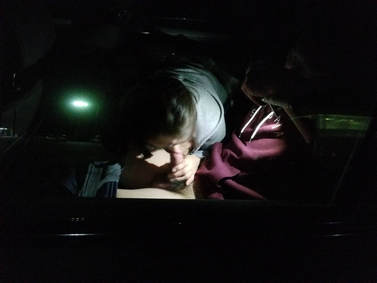 tomoo_tai's tweet photo. アダショ体験談83
そしてしばらくすると痴漢君が
「やばいです！イキそうです。」
でもトモはフェラをやめません。
痴漢君「良いんですかこのまま出しても」
トモは無言でフェラをしています。
そしてそのまま痴漢君はトモの口の中で発射してしまいました。
痴漢君はハァハァ言いながら自���でチンコをこすっています。
トモはそれを咥えながらしばらく余韻に浸っています。
トモの顔が痴漢君の物から離れた時に
トモ「飲んじゃった♬」と一言（笑）
私より先に痴漢君が「マジですか！大丈夫ですか？」
とトモに話しかけています。
トモ「はい、大丈夫ですよ」
私以外の人の出したものを飲んだことが私の興奮がかなりの物だったという事は言わなくても解りますよね。

これで今回のアダショでの体験談は終わりです
長らくお付き合い有難うございました😊😊😊

この話の時の画像です。
私は車の外から撮って痴漢君にライトを当ててもらいましたｗ