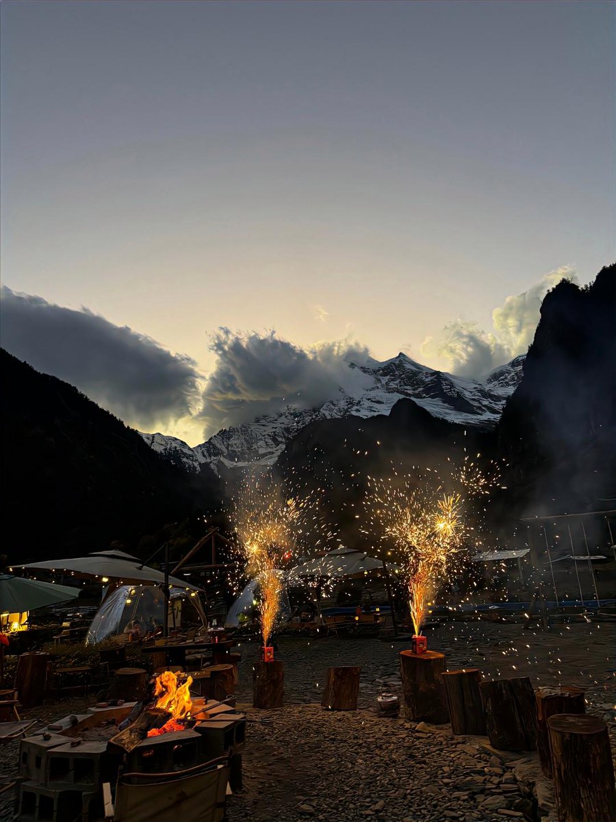 AyoshnaSaha's tweet photo. Just traded my desk chair for a camping chair u0026 my to-do list for star-gazing. Fresh air, bonfires, and zero notifications—pure perfect escape https://t.co/isSDgi7xdc