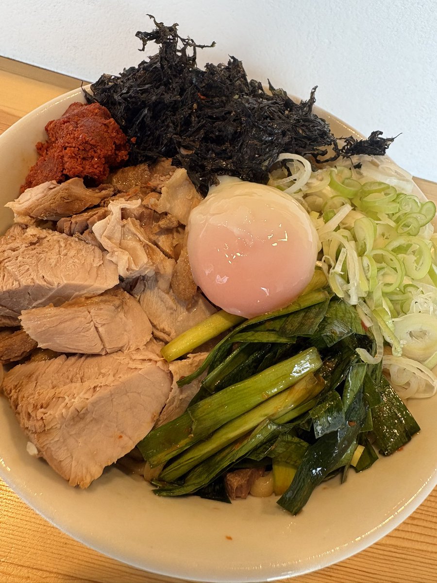 beibu1958's tweet photo. ヤマロク古川に久しぶりに行けたので旨辛冷やし五目を🍜🍥さっぱりして美味かった！
しかし…山崎さんが作る旨辛ラーメンを汗ぶっ垂らして食いたいな🫵🏽
#ヤマロク古川 https://t.co/bwgX4j1hym