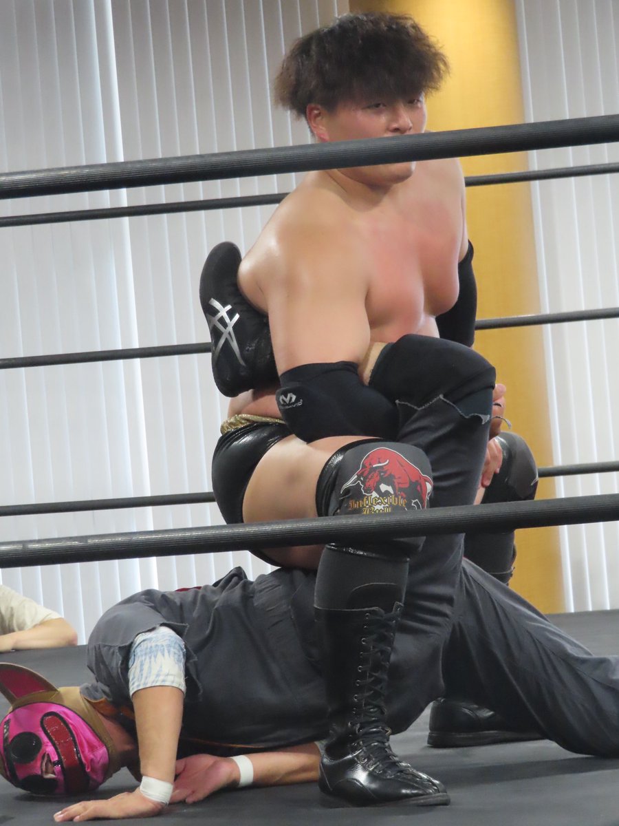tomochi89hima's tweet photo. 2冠王は3回の(誤審！？）リスタートにも負けず😇強かった😆
#プロレスリングFTO
#岡崎恭也 https://t.co/ipGA2UbXye