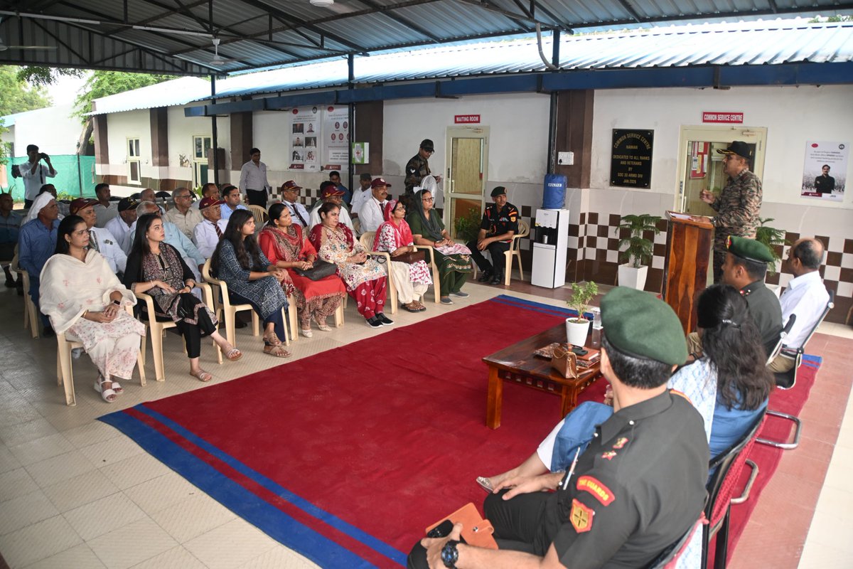 SWComd_IA's tweet photo. "Committed to our Veterans, Steadfast in our Responsibility"

 #CuttingEdgeBrigade of the #DotOnTargetDivision conducted a comprehensive Veterans Outreach programme at #HisarMilitaryStation to engage with ESM, Veer Matas and Veer Naris. 

The aim was to highlight recent Government and Armed Forces initiatives and to connect them to #ZSB and #VSK. The outreach also addressed their concerns and reinforced the enduring bond that unites soldiers and their families with the Nation.
 
#IndianArmy 
#Veterans
#SatatMilap 
#SaptaShaktiCommand
#VeteranWelfare
#WeCare

@adgpi 
@HQ_IDS_India 
@SpokespersonMoD 
@PRODefRjsthn 
@KSBSectt
@DIAV20