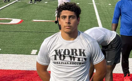 sixstarfootball's tweet photo. EVENT COVERAGE | Several rising prospects impress at SEMO Prospect Camp

📈Strong showings elevate recruiting stock in front of SEMO staff

📖Full recap+scouting reports now live!

STORY: ▶️https://t.co/zGX8wn75uv

@brody_brown52 @CooperBruna2028 @joshuadenoyerr @BrodyDiaz47 @landonduke2029 @H3_FutrellJr @NateCGarcia @AdamGreenFB @RyanHarrod16 @Rage40_ @GabeJenkins18 @brody_jen5 @MLeitzen2027 @NMenneke @Charles_Osdieck @BlaynePatterson @TravinRob17 @SilasThomas09 @KadenUpdike15 @Pierce_W5