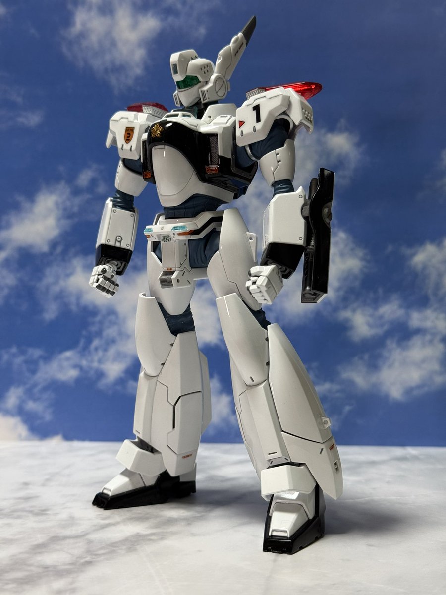 Sarah_GKN's tweet photo. RG 1/48 AV-98Plus (イングラム・プラス)できた。

ツヤツヤ。
塗装はピュアホワイトとグレーで悩んだけど、結局ピュアホワイトになった。
＃パトレイバーEZY https://t.co/4KdldfwHrs