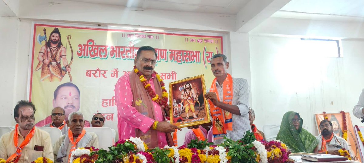 primebharattv's tweet photo. खबर कानपुर से

     भीषण बारिश के बीच अखिल भारतीय ब्राह्मण महासभा रा के राष्ट्रीय अध्यक्ष राजेन्द्र नाथ त्रिपाठी की “प्रबुद्ध जागरण यात्रा" 

@primebharattv @RajendraNathTr7 https://t.co/GDsiY8boD1