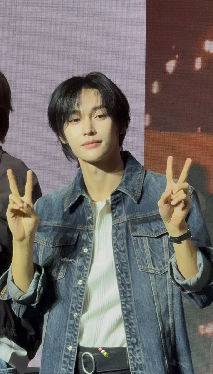bbindango's tweet photo. 260719 케타포 팬싸 #원빈
브이 모음 ✌🏻🪽 https://t.co/Jb69obSzlE