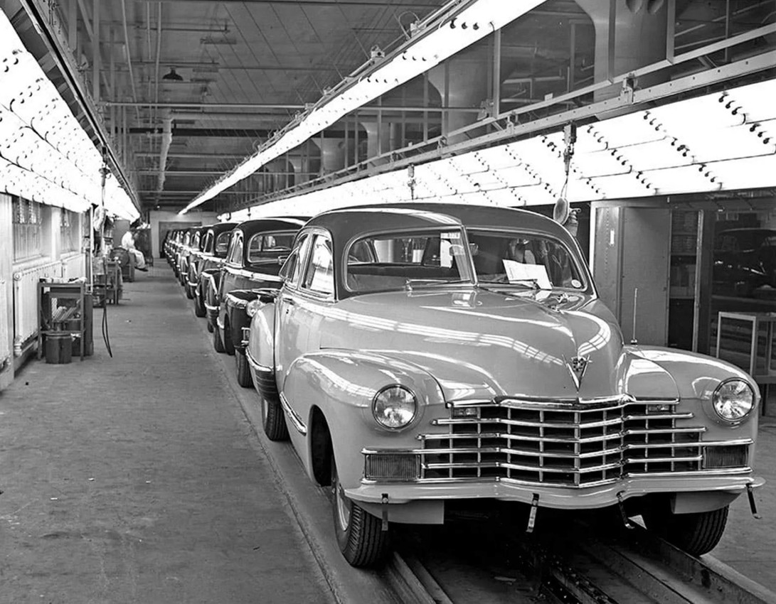 Geostrategic777's tweet photo. Assembly Line, 1946 Cadillac. https://t.co/gU0v552TGc