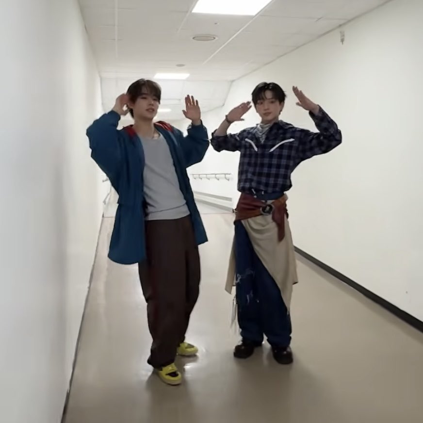pigphilaa's tweet photo. 진짜 루아랑 키가똑같네 https://t.co/DQqLHnDXmt