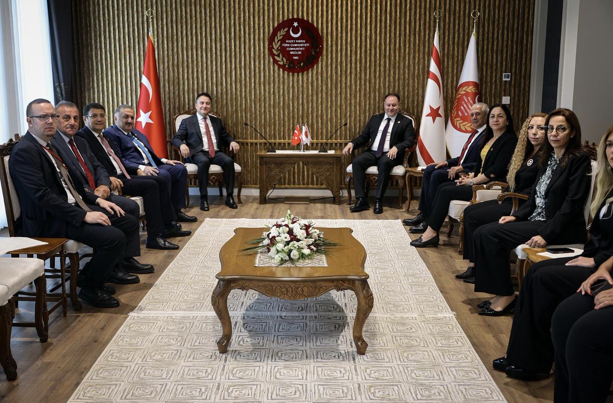 hasankaraltr's tweet photo. 📍#KKTC

20 Temmuz Barış ve Özgürlük Bayramı programları kapsamında bulunduğumuz Kuzey Kıbrıs Türk Cumhuriyeti'nde, Genel Başkanımız Sayın Ali Babacan ile birlikte KKTC Cumhuriyet Meclisi Başkanı Sayın Ziya Öztürkler'i ziyaret ettik.

Gerçekleştirdiğimiz görüşmede; Türkiye ile Kuzey Kıbrıs Türk Cumhuriyeti arasındaki güçlü bağları, Kıbrıs Türk halkının haklı davasını ve iki ülke arasındaki iş birliğinin daha da geliştirilmesine yönelik değerlendirmelerde bulunduk.

Misafirperverlikleri dolayısıyla Sayın Ziya Öztürkler'e ve heyetine teşekkür ediyorum.