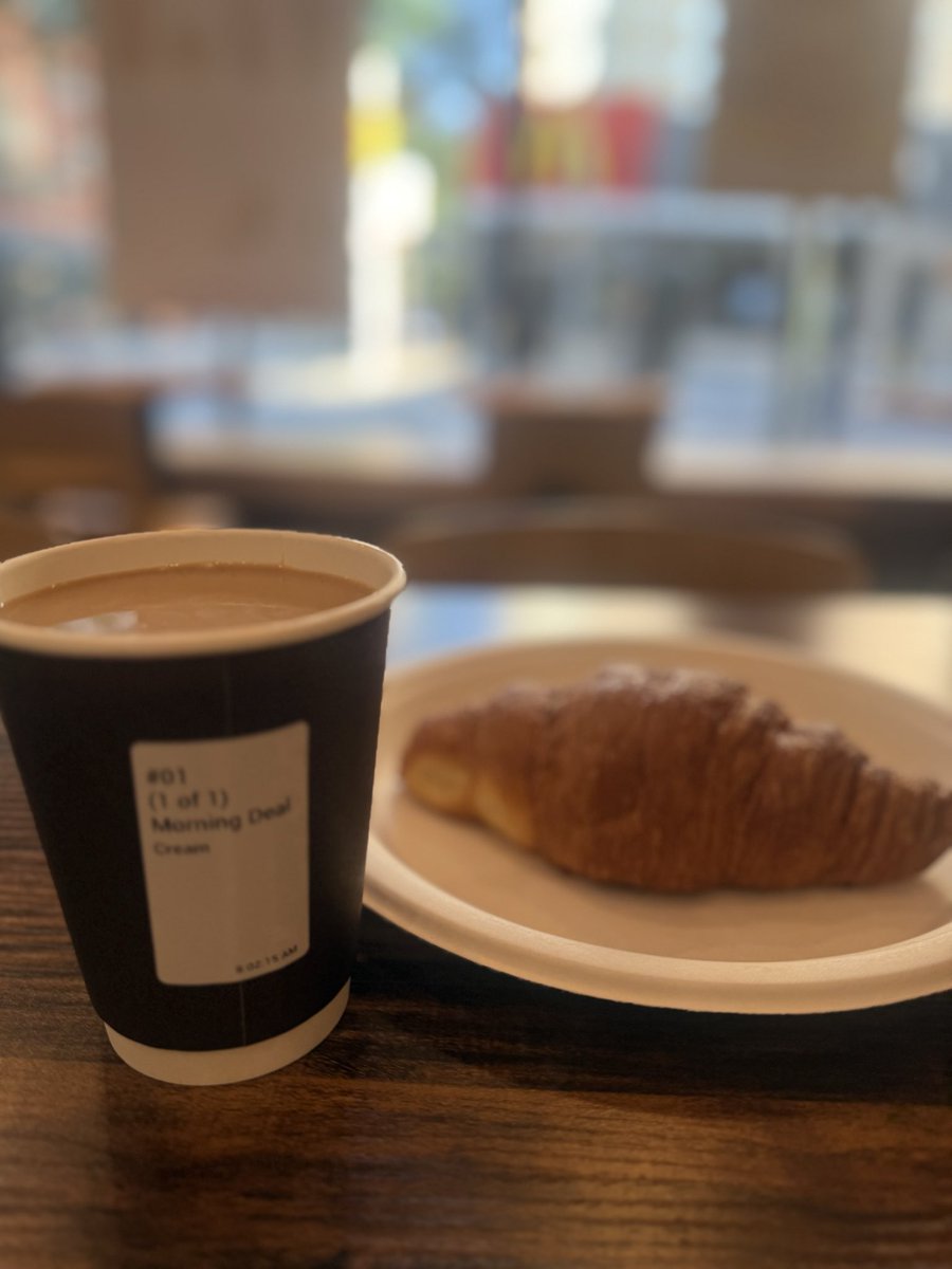 elffa_life's tweet photo. Trying new cafe. I think this one is more for the fancy bingsu or waffles. Their coffee is good, their croissant can passed for Costco … 

Daon Cafe
$7 morning deal

⭐️ 5/10 https://t.co/TtWwyMfh2O