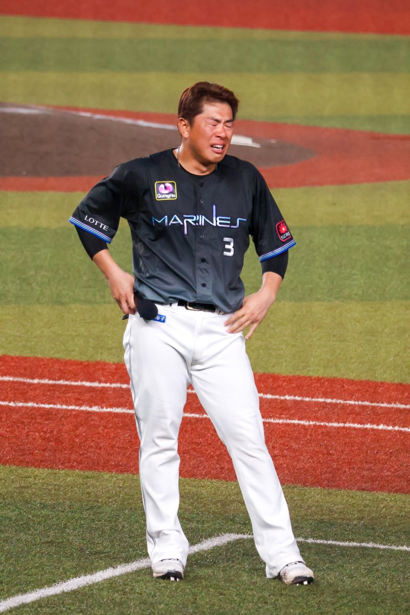 ttalg1_5mdoli's tweet photo. 角中さんが普通に喋れると思ったっておっしゃってたように淡々と
｢引退します、ありがとうございました｣
って挨拶しそうなイメージだったんだけど目の前でこんな姿の角中さん見て冷静でいられるわけなかった

2026.7.20 https://t.co/A1QMM0Lz9Z