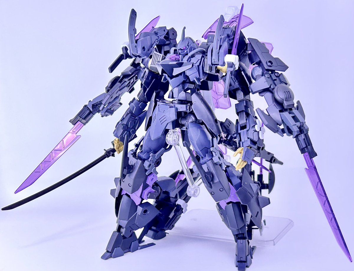 pepper_coarsery's tweet photo. 【ヴェルデノヴァ・ルヴァンシュ】

バイロン軍所属
全身に武装を備えた採算度外視のEXM

各部にマクシオンの技術を使用している本機は、ヴェルデノヴァを模倣されたバイロン軍の復讐心が宿っている
反応性を高める特殊フレーム採用の腕部とサブアームを交えた格闘戦を得意とする

#30MMSM2026 https://t.co/Y3rWp1NnLA