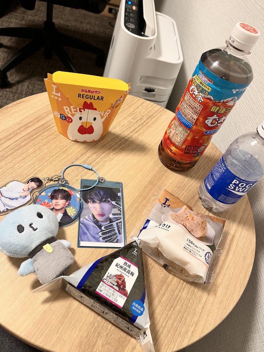 ruka_d22's tweet photo. 名古屋駅激混みできしめん食べたかったけど
諦めてホテルでお疲れ会🩵🩵🫶 https://t.co/S0iLoo03DQ