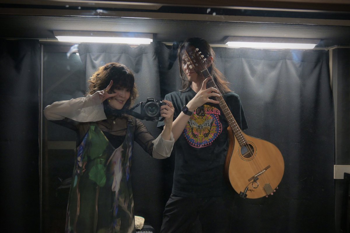 TACAMI_sing's tweet photo. 26.07.19.sun

水道橋Words
「音の灯がともる夜 Vol.9」

改めまして、誠に誠にありがとうございました🕯️✨
少し久しぶりなWordsさん
楽しかったぁあ…！！🥰

-set list-
BRAVE
ハリボテネオンライト
おやすみ
A Lone Howl To The Moon
Echoes

Gt.& Bouzouki Soga-Beck

ギターとブズーキのハッピーセットでのお届け、いかがでしたか？
楽屋も和気藹々で最高に楽しかった✨🦋

撤収時、ブッキング担当の井埜さんが重いカートを持って階段を上がってくださいました😭✨✨
毎度毎度ありがとうございます😭