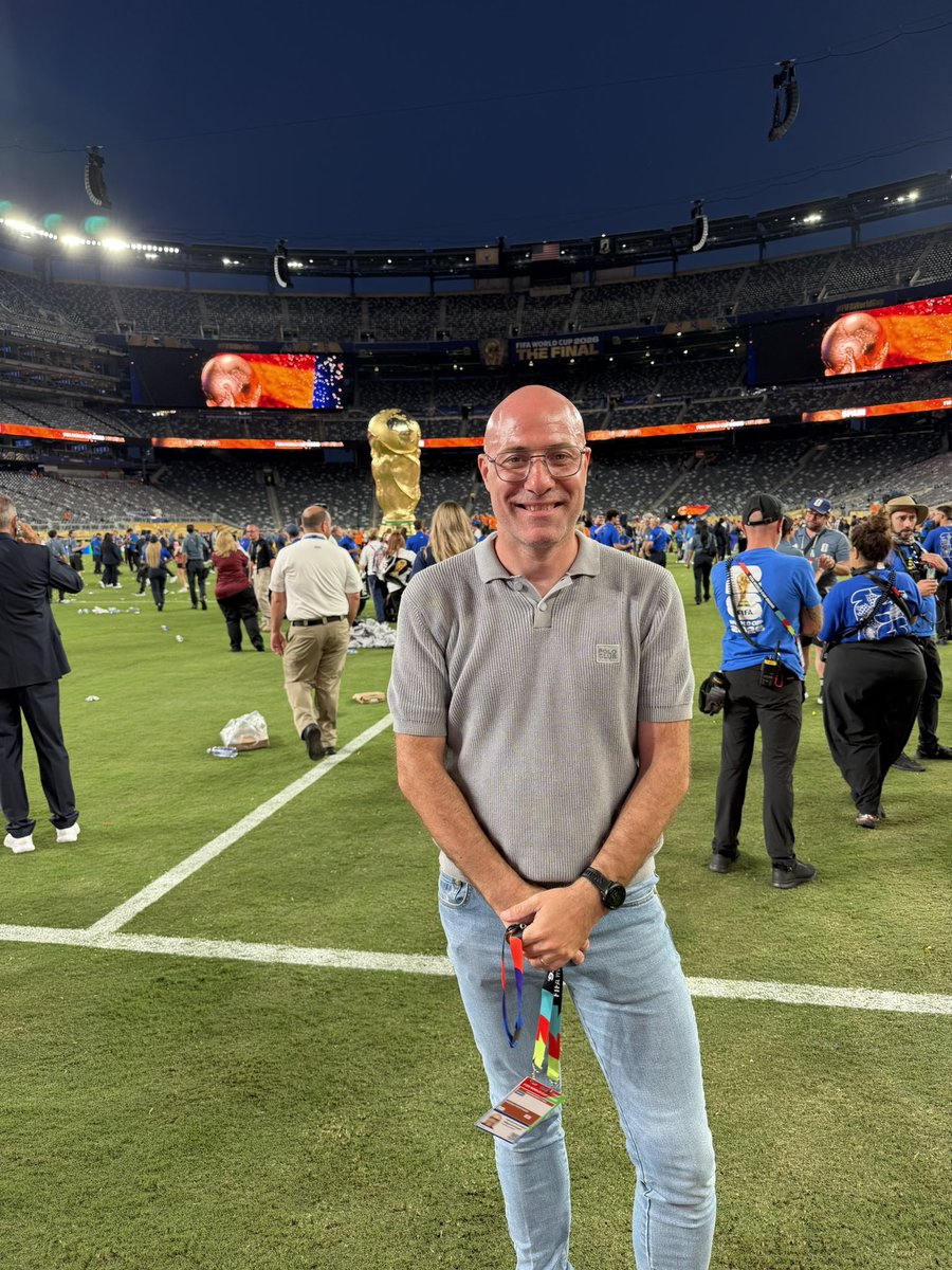 Miguel_An_Roman's tweet photo. Ha sido mucho mejor de lo que pudimos llegar a soñar ⭐️⭐️
Gracias a @DAZN_ES por hacerlo posible.
Gracias a @albertoowono por estar siempre a mi lado.
Gracias a todos mis compañeros por ser tan buenos.
No tengo muchas fotos de ayer, pero tengo el alma llena de vivencias.
No lo vamos a olvidar nunca.