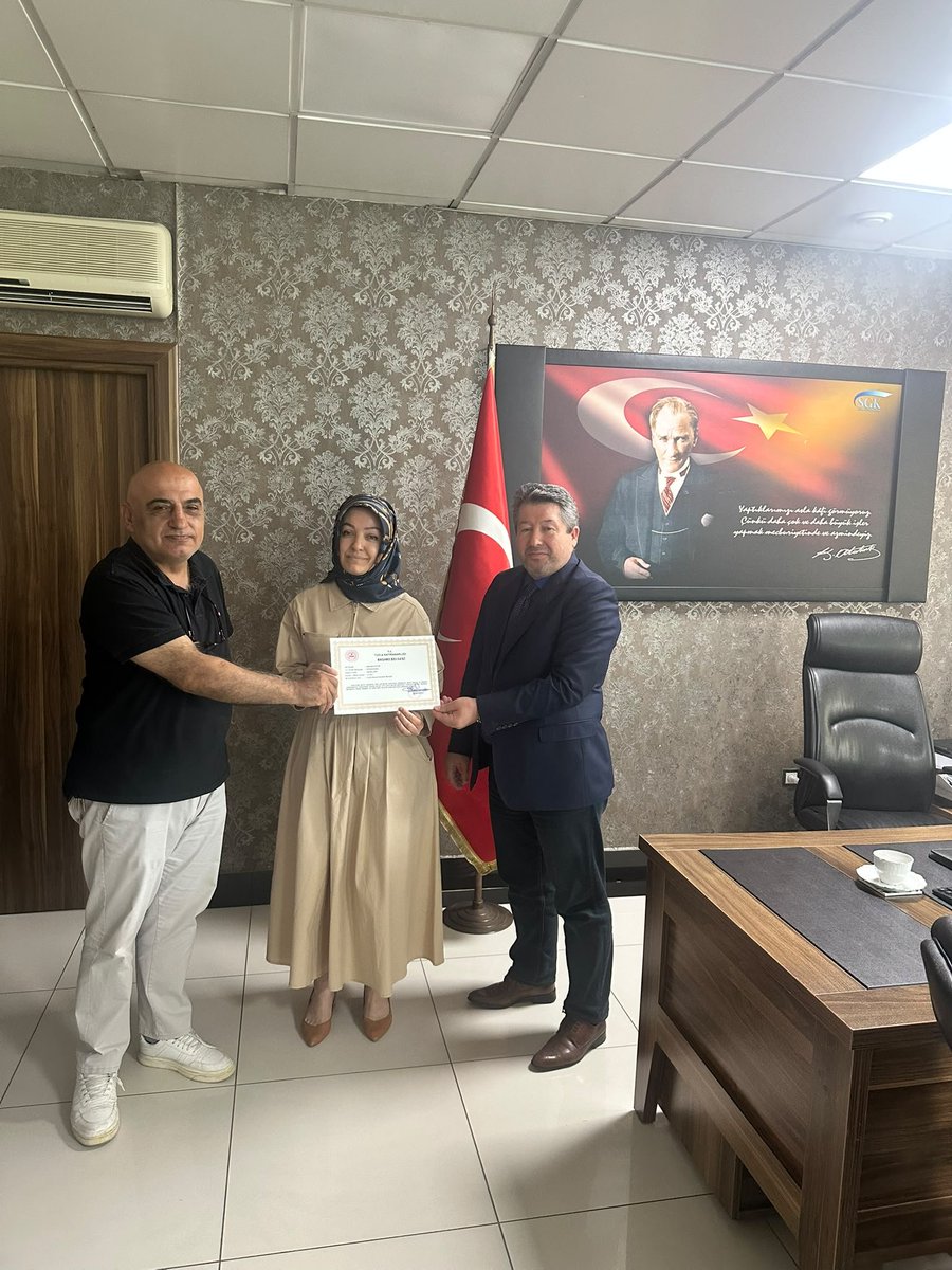 tuzlasgm's tweet photo. Kamu hizmetlerinin etkin yürütülmesine katkı sunan personellerimizden Sıla Ece Doğan, Zübeyde Elitaş, Ergün Sarcan ve Sevilay Güngör'e Sn.Kaymakamımız Ümit Hüseyin Güney tarafından verilen Başarı Belgeleri Müd.müz Adem Koç ve Müd.Yrd.Naci Kınalı tarafından takdim edilerek teşk.ed https://t.co/zVv7ISjz4d