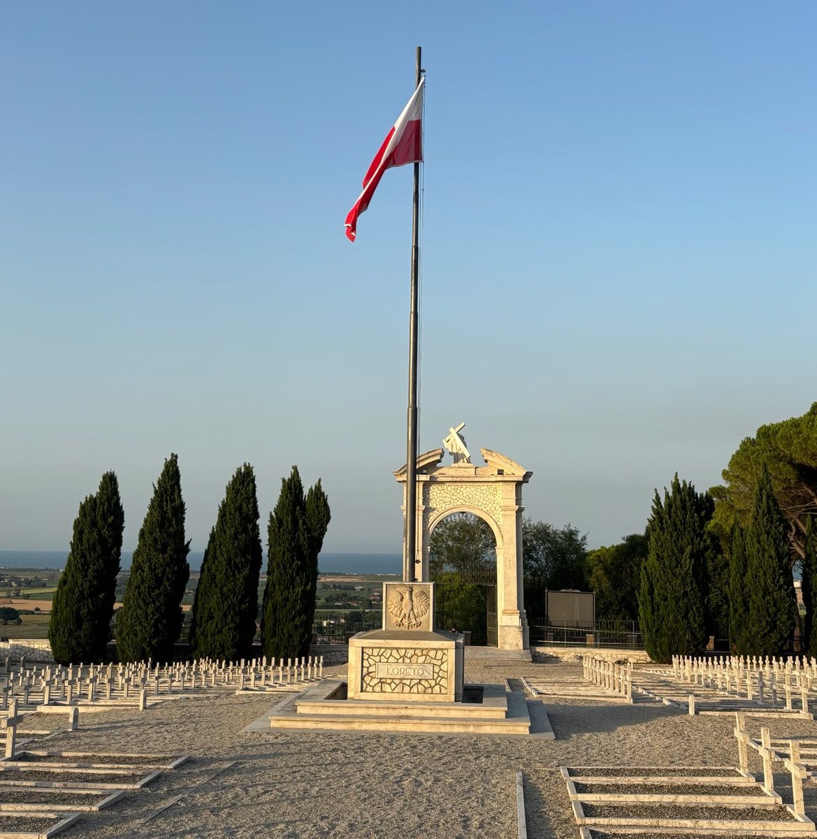 PLinItalia's tweet photo. Momenti di grande condivisione per l’82° anniversario della liberazione di Ancona. C’eravamo. 🕊️

Custodire la memoria è un dovere che continua a unirci.

Grazie alle autorità italiane per l’amicizia e la collaborazione di sempre. 🇵🇱🇮🇹

@PolandMFA https://t.co/XgoUmfkrL2