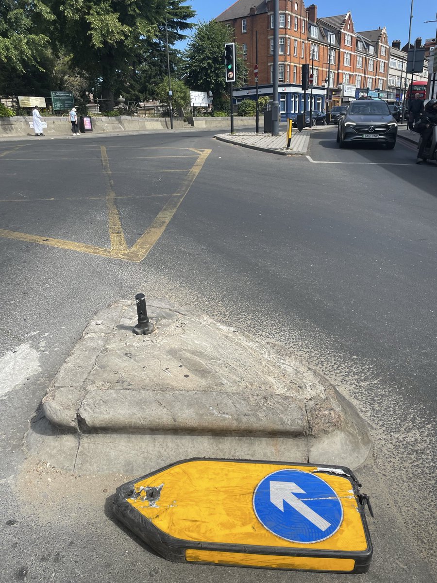 Streathammum's tweet photo. @TfL #streatham is it possible to get a number of times this junction has been repaired under a freedom of request ? I mean, the #stleonards junction in #streatham is certainly a death trap ! https://t.co/BgxiHjGwyM