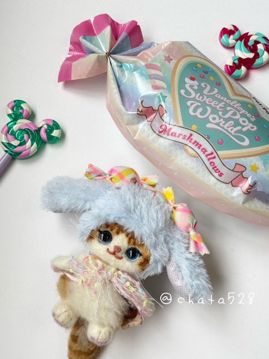 頭に飴🍬を付けたニャンコ達です！ 今週の日曜日にminneで販売する予定