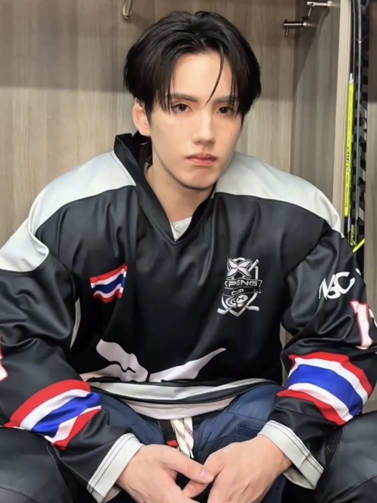 20PASTSIX's tweet photo. โตขนาดนี้ตั้งแต่เมื่อไหร่ 🏒✨

#PHUTATCHAI 
#XPENGThailand
#XPENGIceHockey https://t.co/pkThmqGpoc