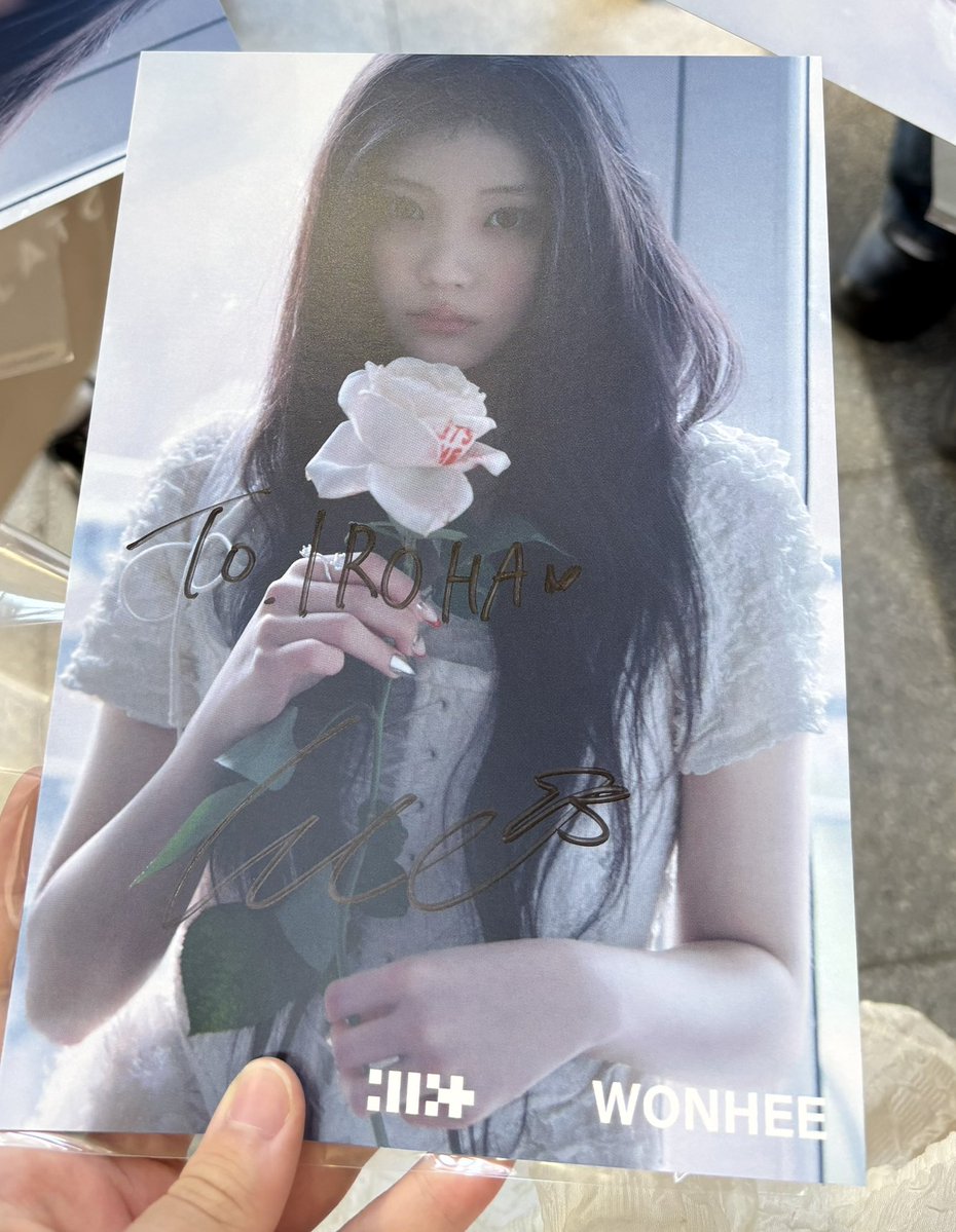 wonha_illit's tweet photo. 260720  個別サイン会　A部　レポ

入ってからすぐ名前呼んでくれて、久しぶりって言ってくれたのめっちゃ嬉しかったよㅠㅠほんとにかわいかった🥹

#ILLIT #WONHEE #ウォンヒ https://t.co/ONC6nRlgP4