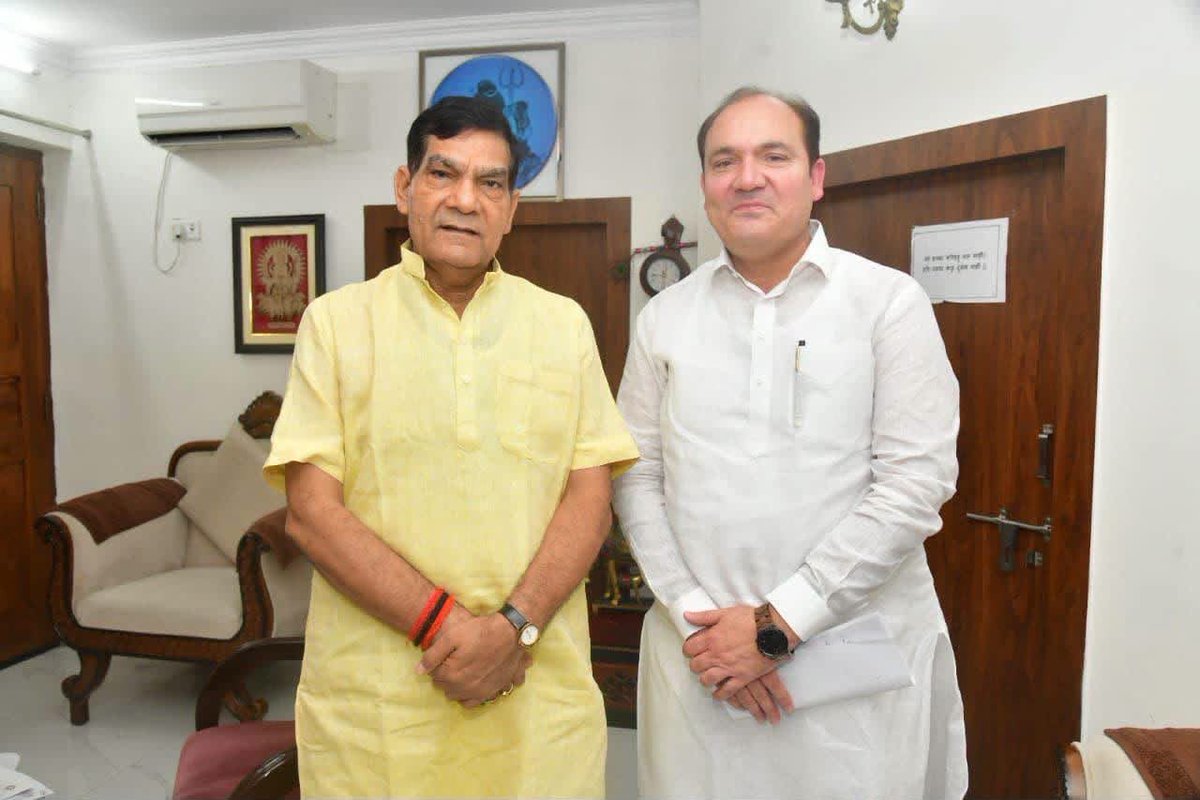 AshrafAliKhan__'s tweet photo. नगर पंचायत जलालाबाद एवं थानाभवन में बढ़ते विधुत भार को देखते हुए मेरी अनुशंसा पर ��िजनेस प्लान 2026-27 के अंतर्गत अतिरिक्त ट्रांसफार्मर उपलब्ध कराने पर माननीय मुख्य्मंत्री श्री @myogiadityanath जी और ऊर्जा मंत्री श्री @aksharmaBharat जी का हार्दिक आभार व्यक्त करता हुँ। https://t.co/NnIIWw9zV4