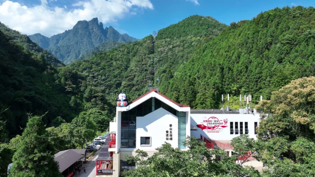 jiangjiangli01's tweet photo. 2026年上半年，宜章莽山旅游区共接待境外游客3.2万人次，同比增长21%，入境游增速位居省、市前列。#郴州
In the first half of 2026, Yizhang Mangshan Tourist Area received 32000 overseas tourists. https://t.co/KiFlLOy9vg