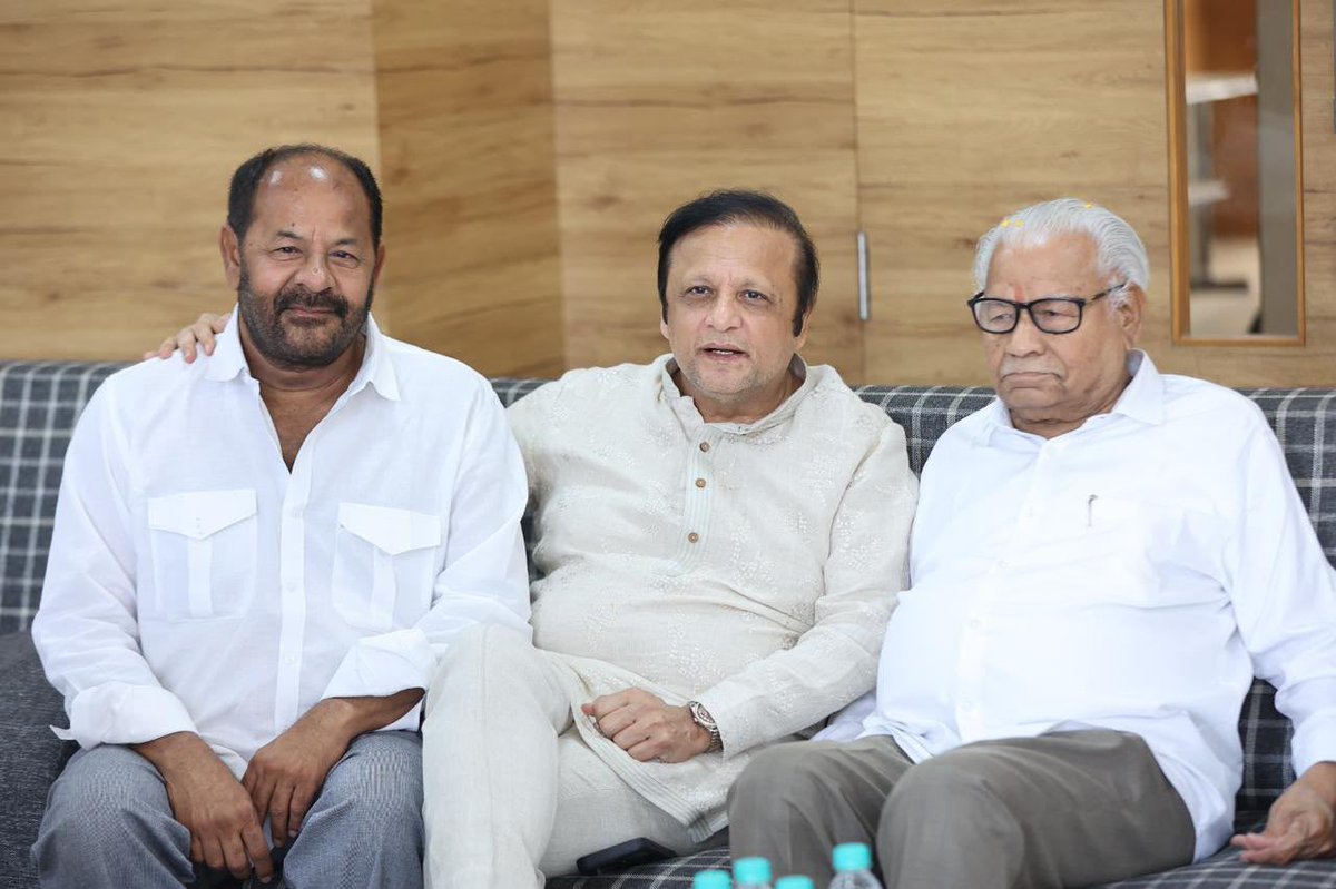 Asifbhamlaa's tweet photo. @bhamlafoundation - Rajasthan Charter. Flag Off Planting 2000  trees at Mahaveer Public School with Hon. @lakshyarajmewar Hon Member Parliament @ppchaudharybjp https://t.co/cKhTRmmy28