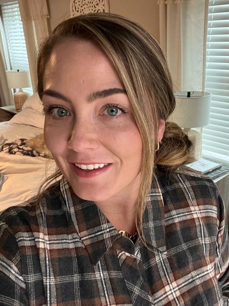 Gracezirn's tweet photo. So because I'm 42yo and I'm not half naked I can't get a reaction?? https://t.co/cbq7kD7VhB