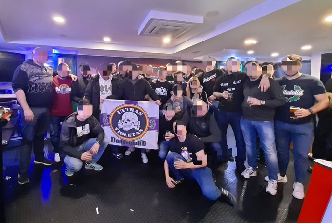 DSocialista_'s tweet photo. A juicio los cinco nazis acusados por la agresión a dos antifascistas en Valladolid

El tribunal rechaza la motivación por delito de odio pese a que el ataque se originó por una camiseta con la inscripción “siempre antifascista”.

➡️ https://t.co/xH5i73nofG https://t.co/scYzd6pnGA