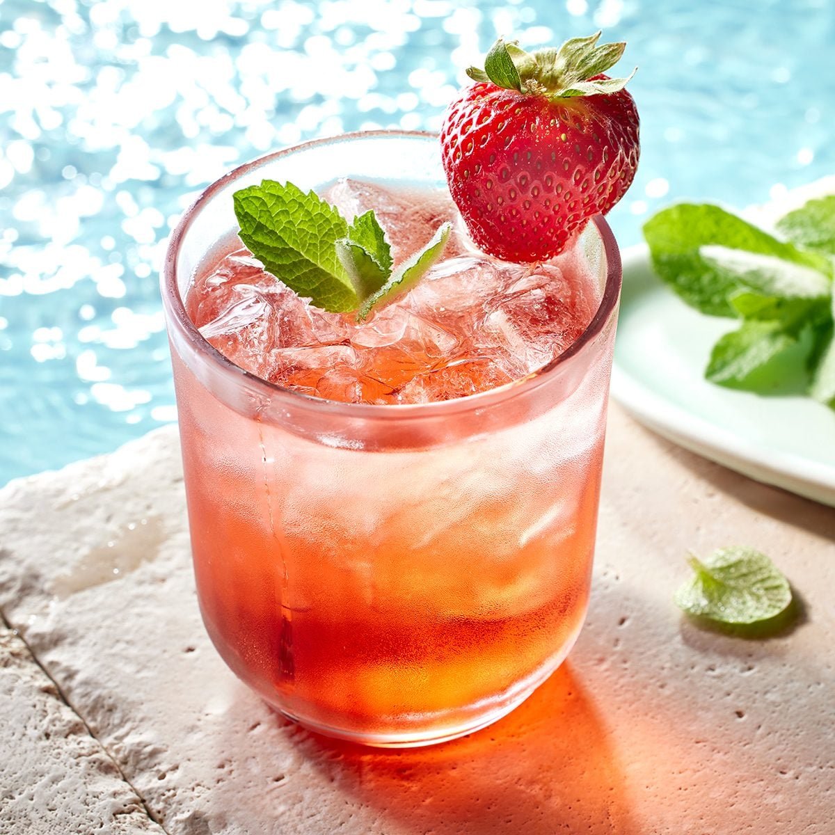 TastySpoon7's tweet photo. Now this is how you beat the heat! ☀️🍹 A crisp, icy strawberry drink right by the pool is the absolute definition of summer perfection. ✨🍓 #SummerVibes #PoolsideDrip #Refreshing Drinks https://t.co/dmPaf35ygO