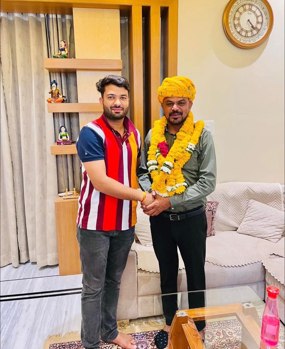 ShivprakashGjr's tweet photo. युवा कांग्रेस देहात जिलाध्यक्ष अजमेर श्री भूपेंद्र पाल पंवार जी को जन्मदिवस की हार्दिक बधाई एवं शुभकामनाएँ । 💐

बाबा भोलेनाथ की कृपा आप पर सदा बनी रहे। @BhupendraPalPa4 https://t.co/RQZStUW74f